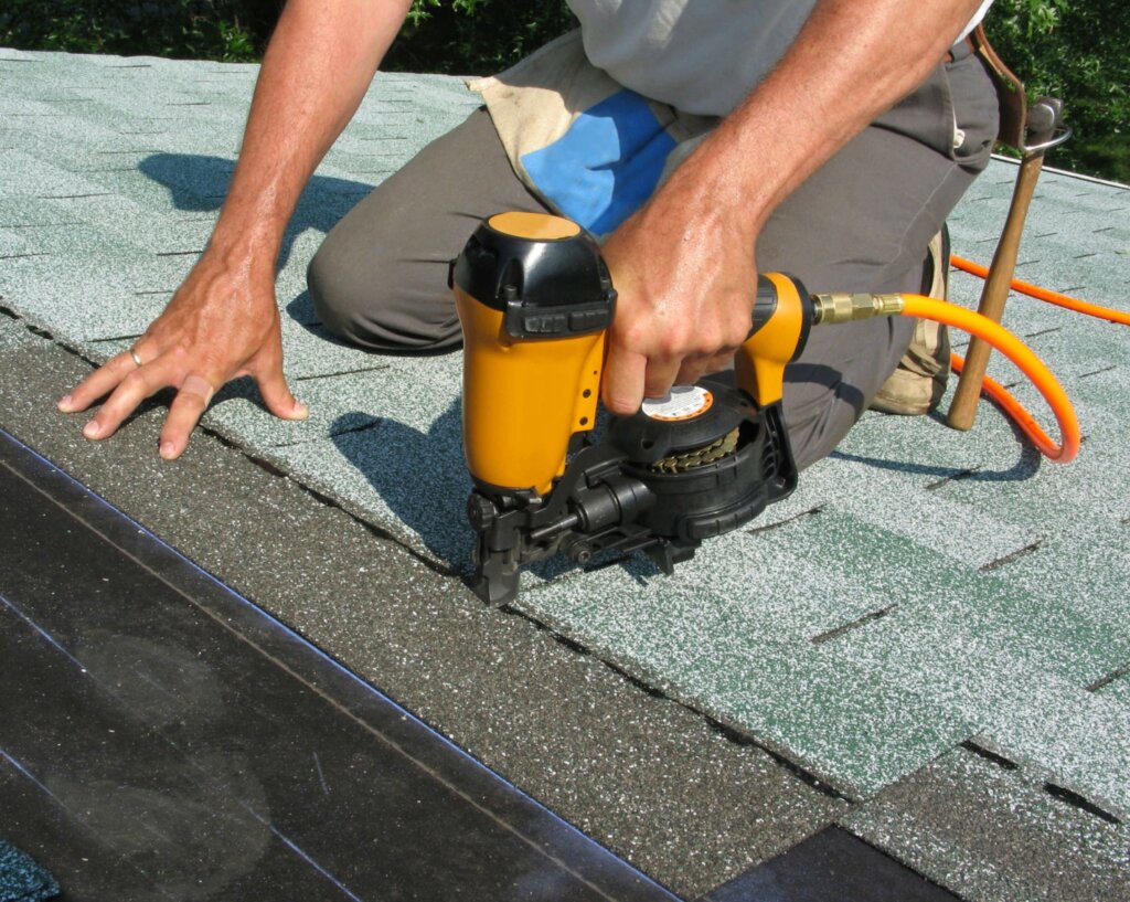 Причини, поради които хората избират гъвкави керемиди за покрив